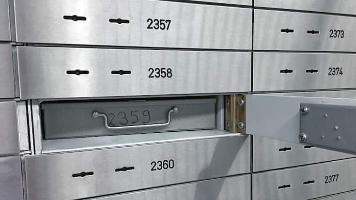 <p>Coffres-forts dans une banque.</p>