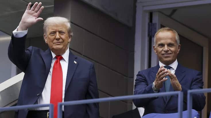 <p>Jean-Frédéric Dufour (d.) et Donald Trump (g.) début septembre lors de la finale de l'US Open à New York.</p>