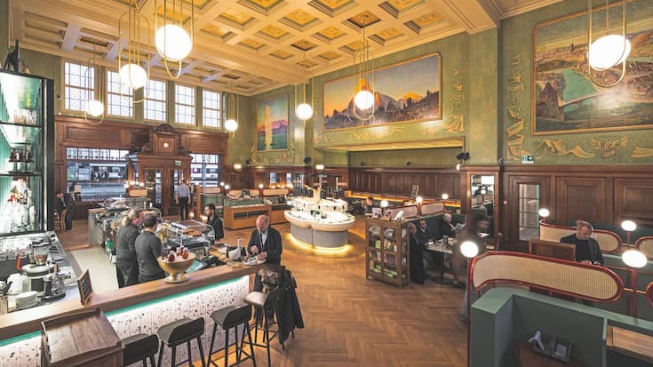 Tibits a transformé en 2018 le mythique Buffet de la Gare de Lausanne. Au total 1300 commerces sont situés dans les gares en Suisse. 