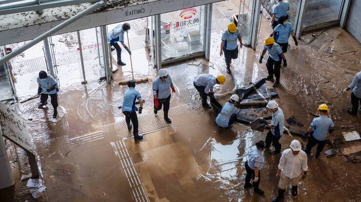 Les catastophes naturelles se multiplient comme ici à Hong Kong, où les inondations dans le delta de la rivière Pearl ont causé pour 400 millions de dollars de dégâts.