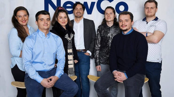 L’équipe de NewCo (de g. à dr.): Eveline Suter, Qazim Ademi, Isabelle van den Berg, Amant Fejzullahu, Luka Ramseyer, Flamur Ademi et Joel Lang. La start-up legaltech a des bureaux à Lausanne, à Berne et à Lachsen (SZ).