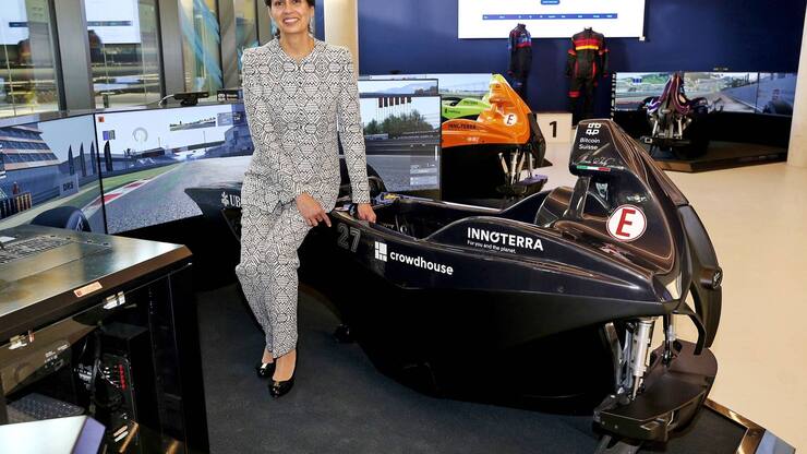 Après avoir dirigé l’écurie de formule 1 Sauber, Monisha Keltenborn est à la tête depuis 2019 de Racing Unleached, une société zougoise  de course automobile virtuelle.