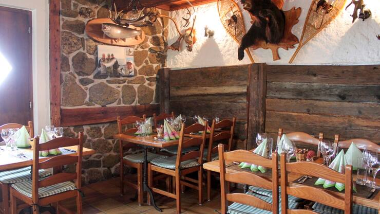 Cuisine du terroir valaisan, servie en terrasse ou en salle