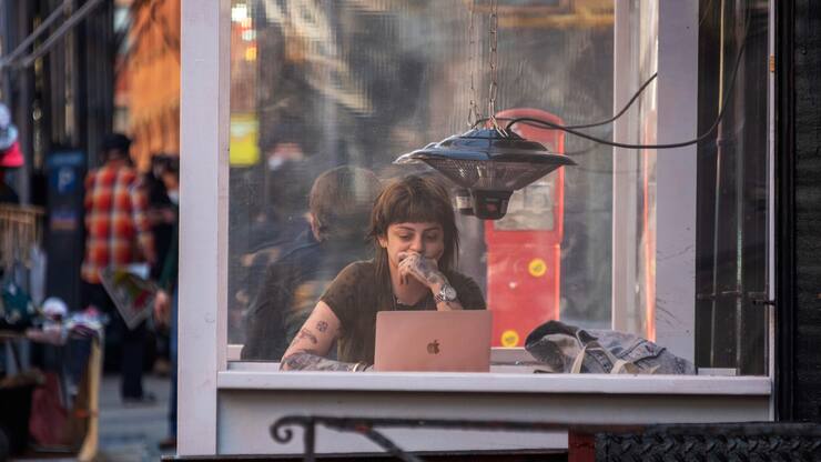 <p>La frontière entre travail et voyage sera de plus en plus floue. C’est l’un des constats du rapport «Hospitality Trends 2023» réalisé par Lionel Saul et Tatyana Tsukanova, assistant et associée de recherche à l’EHL.</p>