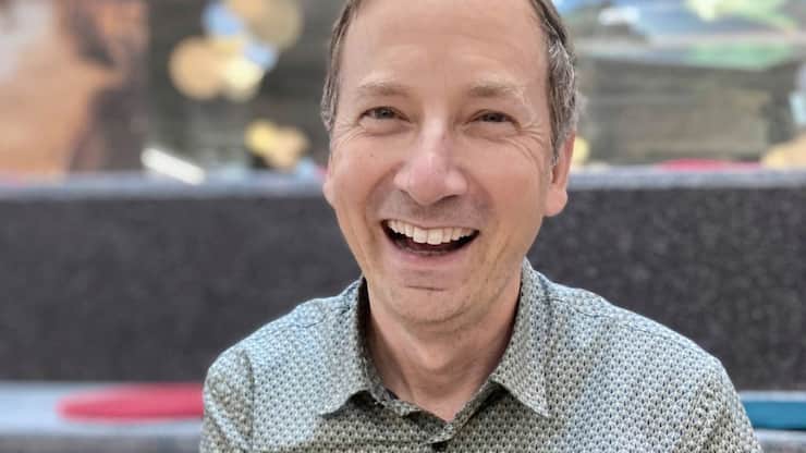 Eric Fingerhut, cadre chez Roche, a rejoint le club Toastmasters  en 2019.