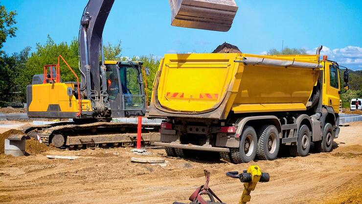 Dans le canton de Genève, 100 000 camions de déblais transitent chaque année vers Grenoble ou Chambéry, dont une partie qui pourrait être utile en Suisse.