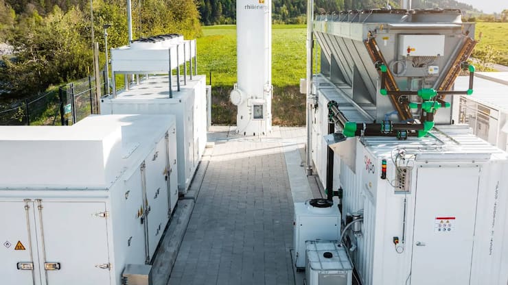 La plus grande installation de production d'hydrogène écologique de Suisse a été inaugurée dans les Grisons.