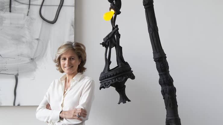 Dominique Lévy s’interroge sur la pertinence de la participation systématique de sa galerie à des foires d’art, indispensables mais devenues «ridiculement chères», exigeant parfois une dépense allant jusqu’à un demi-million de dollars.