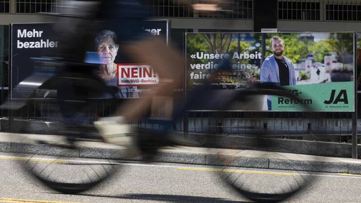 Affiches de campagne dans la rue en vue de la votation le 22 septembre sur la réforme de la LPP.