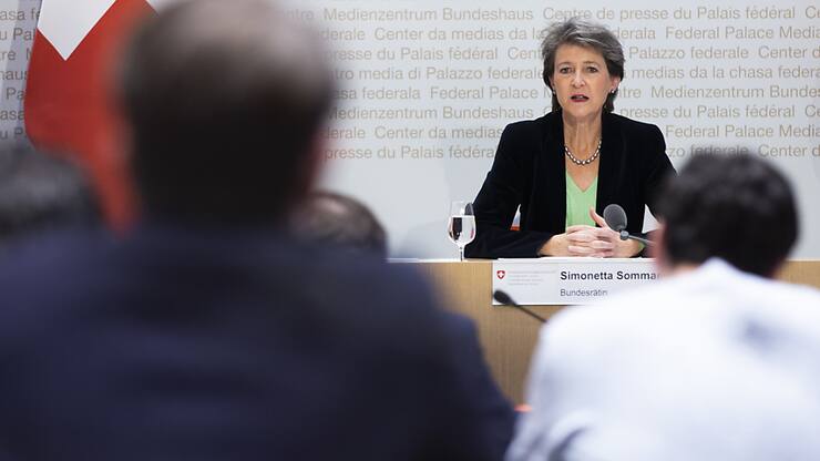 Quelque 70 journaux ont disparu en quelques années en Suisse, a relevé jeudi la conseillère fédérale Simonetta Sommaruga en défendant le paquet d'aides en faveur des médias soumis à votation le 13 février prochain.