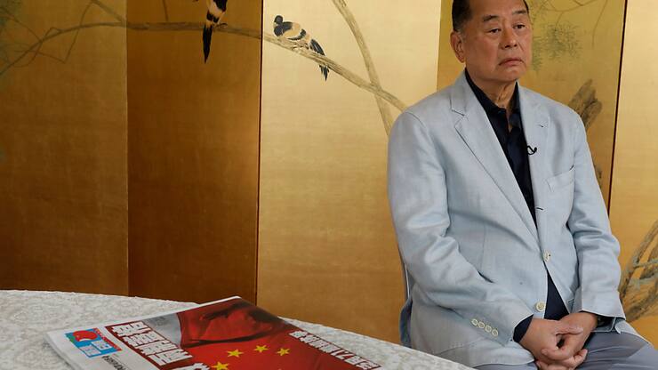 Jimmy Lai et plusieurs autres dirigeants d'Apple Daily, un tabloïd farouchement pro-démocratie et très critique à l'égard de Pékin, avaient été arrêtés au printemps dernier pour "collusion avec des forces étrangères mettant en danger la sécurité nationale".
