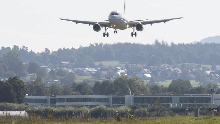 La population se sent de plus en plus gênée par le bruit des trains et des avions, relève la commission (archives).