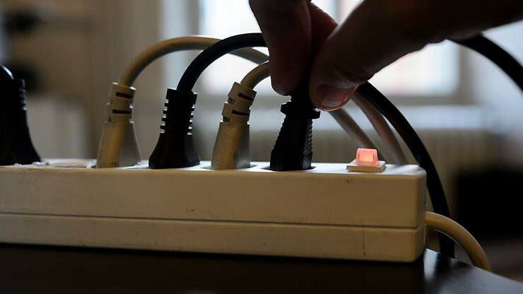 La moitié des Suisses interrogés sont prêts à économiser de l'électricité en cas de nécessité.