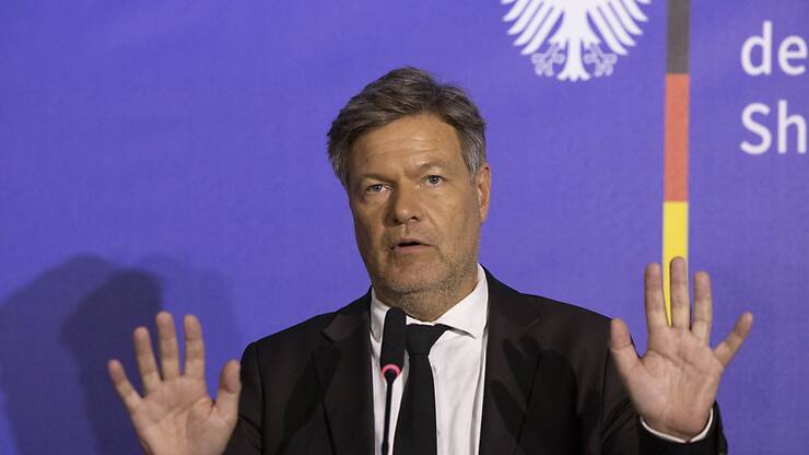 Robert Habeck effectue une visite aux airs de dernière chance pour éviter une guerre commerciale entre le Vieux continent et la deuxième puissance mondiale.