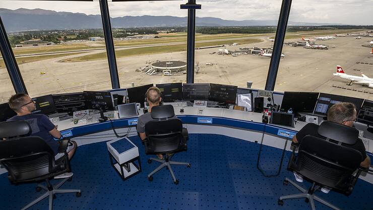 Une cinquantaine de vols ont été annulés à l'aéroport de Genève mardi soir en raison d'une inondation dans les sous-sols du contrôleur aérien Skyguide. (Photo d'illustration)