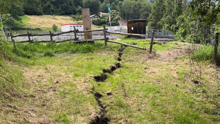 La faille constatée dans le terrain longeant la jonction des Mesocco-Sud s'allonge sur 120 mètres.