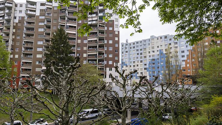 D'avril à juin, les prix des maisons individuelles ont avancé de 1,3% et ceux des appartements en propriété de 0,5% par rapport au trimestre précédent. La progression est plus marquée sur un an, avec respectivement 3,8% et 2,4% de plus. (KEYSTONE/Martial Trezzini)