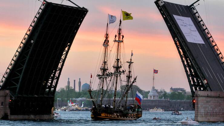 Le Shtandart, réplique d'une frégate du tsar Pierre Le Grand, sera privée des Fêtes maritimes de Brest (archives).