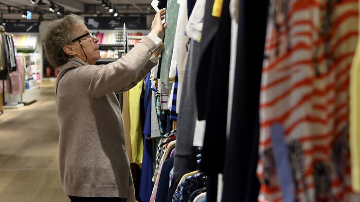 La consommation privée, qui avait accéléré de 2,1% en 2023, ne devrait plus croître que de 1,2% en 2024 et 2025, selon UBS.