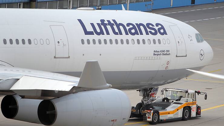 Le groupe Lufthansa prévoit désormais un résultat d'exploitation ajusté annuel compris entre 1,4 et 1,8 milliard d'euros, contre environ 2,2 milliards auparavant, suite à un premier semestre décevant. (archives)