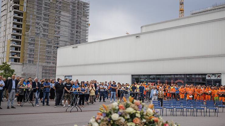 La cérémonie s'est tenue à proximité des lieux de l'accident.