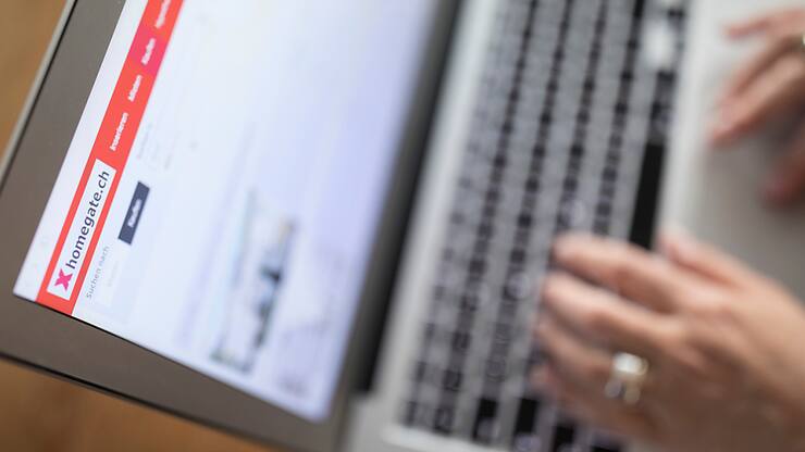 En plus de l'insuffisance de logements disponibles, de la construction morne et de la croissance démographique, la hausse des loyers est due à une demande excédentaire sur le marché, explique la plateforme. (KEYSTONE/Gaetan Bally)