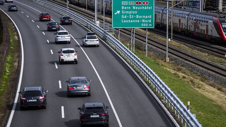 Les nouvelles mises en circulation ont reculé tant pour les voitures à essence que pour les électriques (archives).