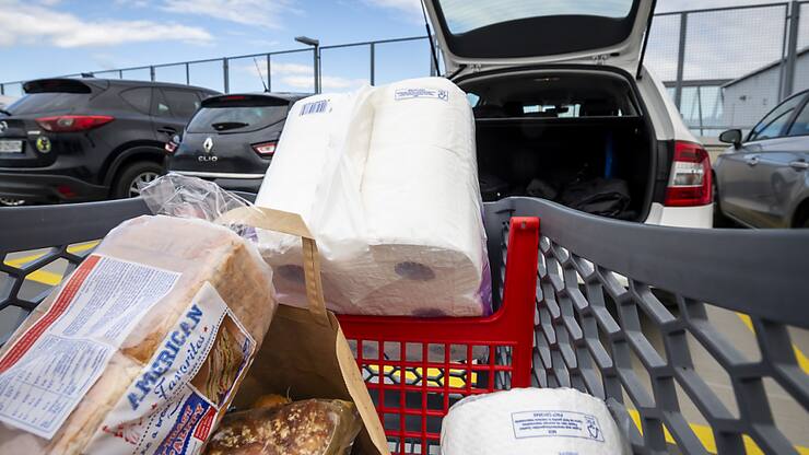 En mai 2023, l'entreprise avait annoncé arrêter sa production de chariots de supermarché en plastique, mettant en avant un souci environnemental. (KEYSTONE/Jean-Christophe Bott)