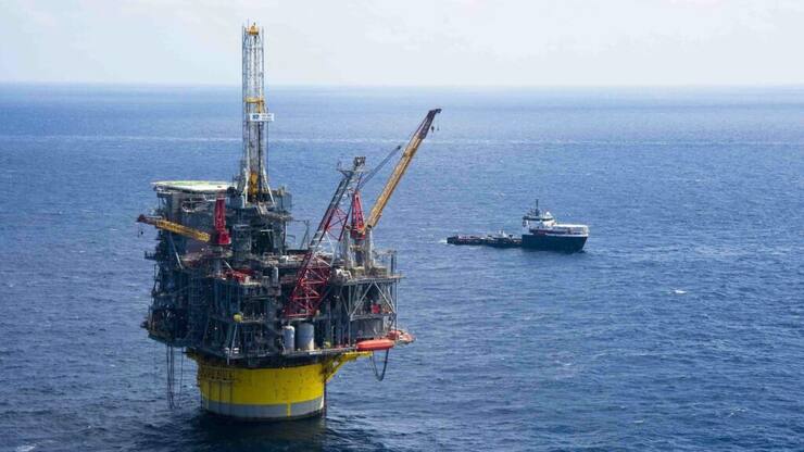 Si les combustibles fossiles sont les plus grands contributeurs au réchauffement, le dérèglement du climat pèse donc aussi en retour, de plus en plus visiblement, sur les opérations des groupes pétroliers et gaziers. EPA/MIKE DUHON / ROYAL DUTCH SHELL / HO