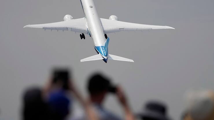 Une perspective florissante pour les avionneurs: Airbus prévoit un besoin de plus de 42'000 nouveaux avions d'ici à 2043. (AP Photo/Frank Augstein, File)