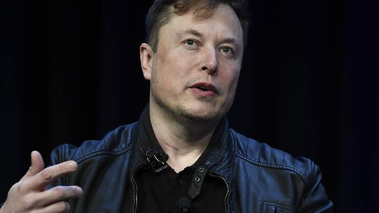 "Je fais des donations à Amercia PAC, mais à des niveaux beaucoup moins élevés" que ceux évoqués par le Wall Street Journal, a déclaré l'entrepreneur Elon Musk.