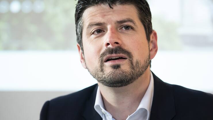 En 2021, Yannick Buttet a été jugé coupable d'attouchements et propos grossiers. L&#8217;ex-conseiller national avait déjà été condamné en 2018  après une plainte pénale de son ancienne maîtresse. Cette affaire et des témoignages de femmes et d&#8217;élues lui avait coûté plusieurs mandats politiques.