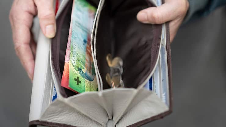 L'organisation "Employés Suisse" réclame des hausses notamment pour les classes de salaires moyennes, afin que "les collaborateurs se sentent valorisés et restent motivés pour fournir leur meilleure prestation" (image symbolique).