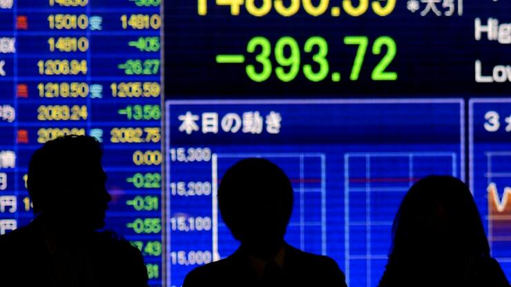 A Tokyo, l'indice boursier principal, le Nikkei, s'est envolé mardi de 10,23% au lendemain d'une chute de 12,4%, sa pire dégringolade en nombre de points. (archive)