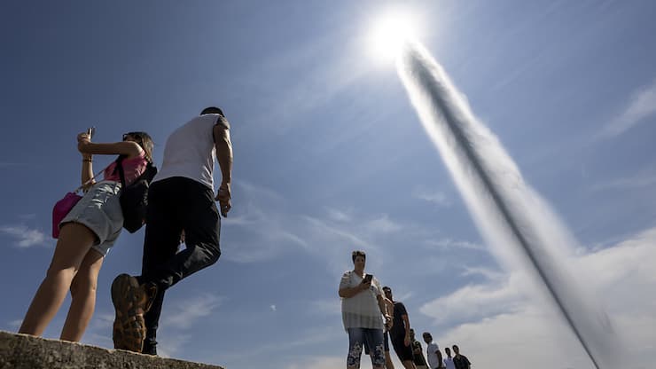 L'activité économique a été en partie entravée par les conditions météorologiques, inhabituelles pour la saison et qui ont causé des perturbations dans les secteurs de la construction et de la restauration, relève l'enquête du Kof. (KEYSTONE/Martial Trezzini)