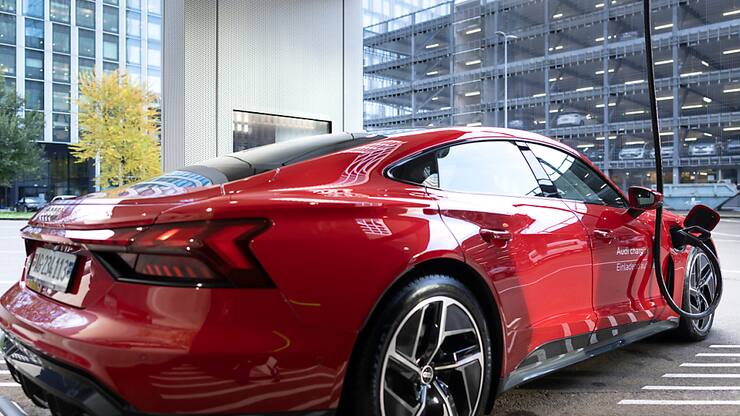 Les Suisses sont un peu plus enclins à ouvrir leur portefeuille pour de grandes acquisitions (archives).