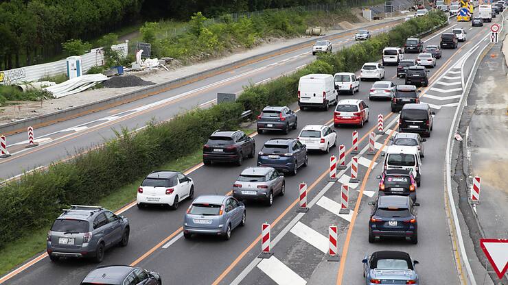 Au total, 27'321 véhicules routiers à moteur ont été mis en circulation en Suisse en juillet. (archive)
