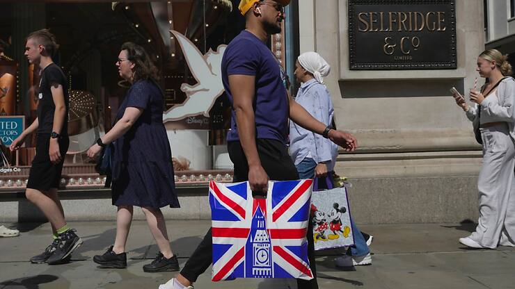 La marque avait été rachetée en 2022 pour 211 millions de livres par l'américain Authentic Brands Group (ABG), propriétaire des chaînes de sportswear Reebok et Juicy Couture notamment. (AP Photo/Kin Cheung)