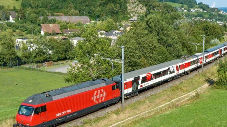 Le train "Education et Découverte" fait halte 12 à 15 fois par an. Il a déjà accueilli 17'000 élèves depuis son lancement en 2003.