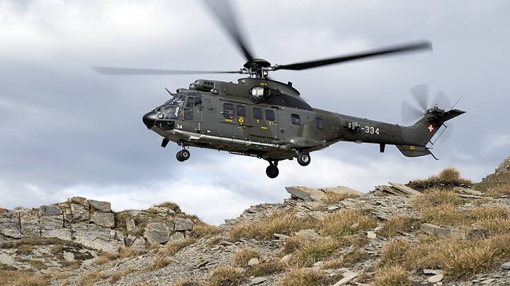 Un hélicoptère de type Cougar sera démonté et transporté de Dübendorf à Emmen (archives).