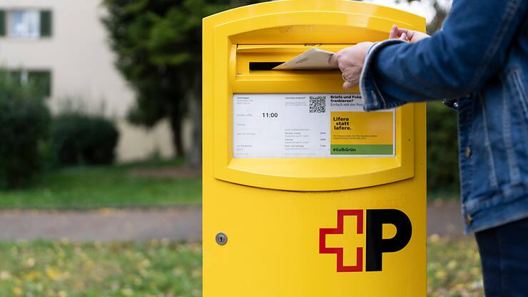 La diminution constante du volume des lettres constitue un défi pour la Poste (archives).