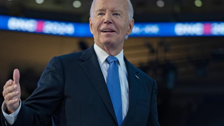 Joe Biden a condamné les frappes russes contre des infrastructures en Ukraine.