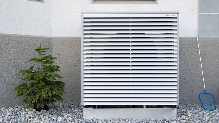 La plus grande partie des subventions, 216  millions de francs, a été allouée à des installations techniques du bâtiment (+55% par rapport à l'année précédente). 26'560  chauffages au mazout, au gaz ou à l'électricité (2022: 17'000) ont été remplacés, dont 87% par des pompes à chaleur.