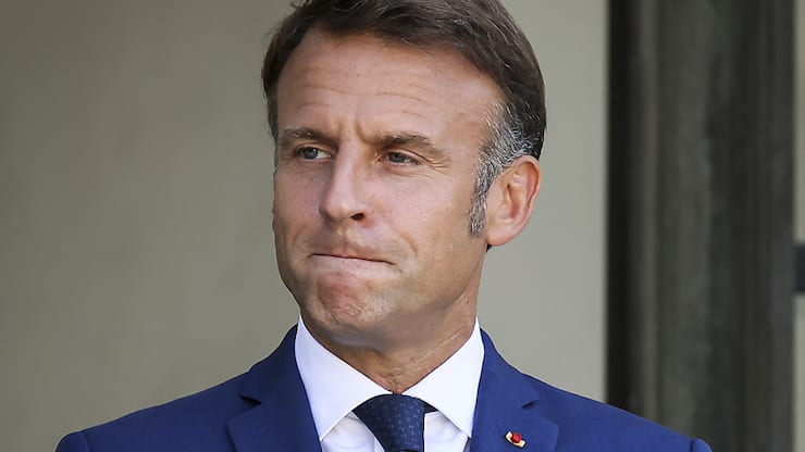 Emmanuel Macron a fait le déplacement en Serbie malgré la crise politique en France où il doit nommer un nouveau Premier ministre (archives)