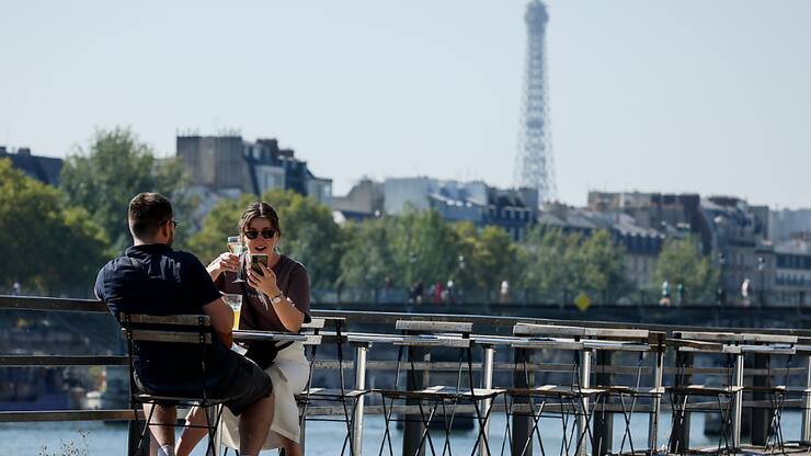 A 1,9%, l'indice des prix à la consommation (IPC) retombe ainsi sous l'objectif d'inflation de 2% poursuivi par la Banque centrale européenne (BCE), comme l'Allemagne l'a fait jeudi pour la première fois depuis mars 2021. (AP Photo/Thomas Padilla)