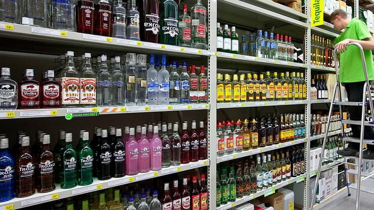 Les spiritueux restent des boissons d'homme: 22% en consomment au moins une fois par semaine contre 11% pour les femmes (Archives).