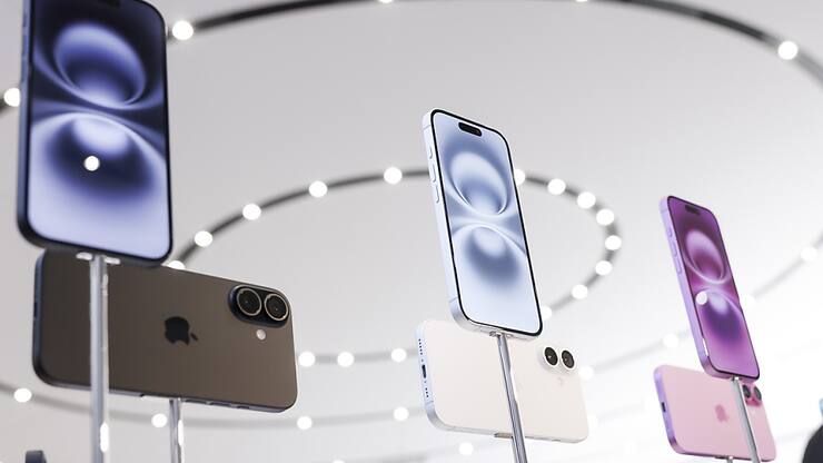 Apple joue gros sur ses iPhone 16. Son voisin Google et surtout le sud-coréen Samsung, numéro un mondial des smartphones, ont déjà lancé des combinés dotés d'IA générative (archives).