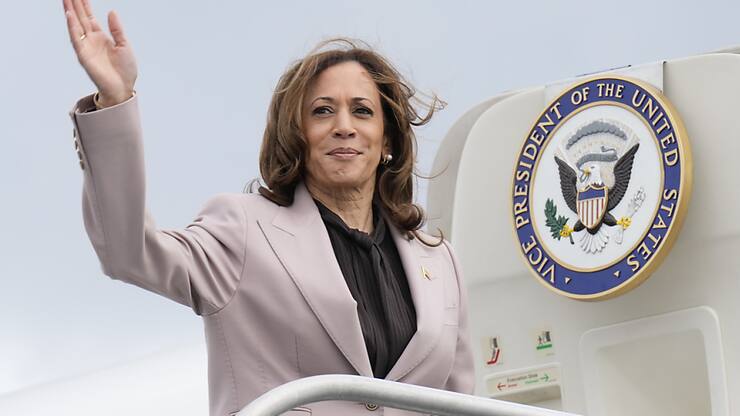 Fin août, Storm-1516, un groupe d'influence allié au Kremlin, a produit deux fausses vidéos pour discréditer la campagne Harris-Walz, indique le groupe Microsoft. Les deux vidéos ont été visionnées des millions de fois.