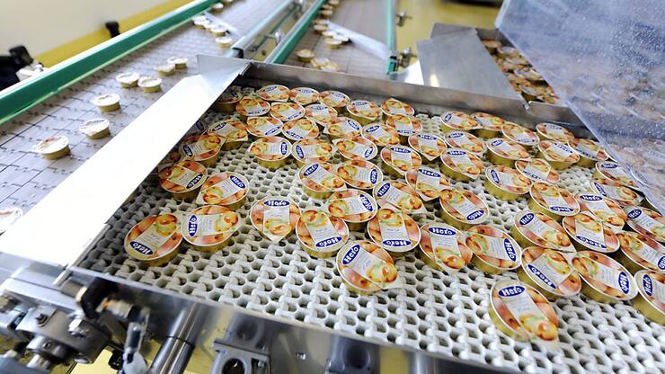 Une chaîne de production de portions de confitures dans l'usine Hero de Lenzbourg (AG), fermée il y a une année (archives).