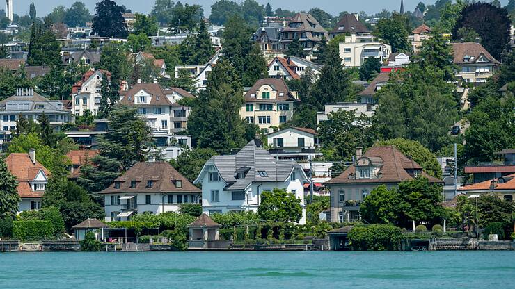 Les alentours de Zurich demeurent, avec ceux de la cité de Calvin, les zones où les villas se vendent le plus rapidement (archives).